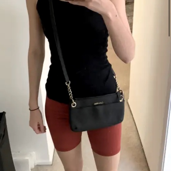 Calvin Klein Saffiano envelope crossbody bag in black - Picture 8 of 8